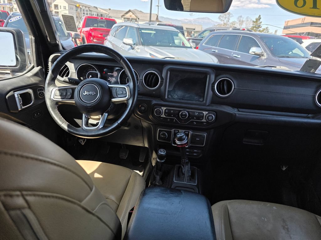 Used 2018 Jeep Wrangler Unlimited Sahara AWD/4WD image 12