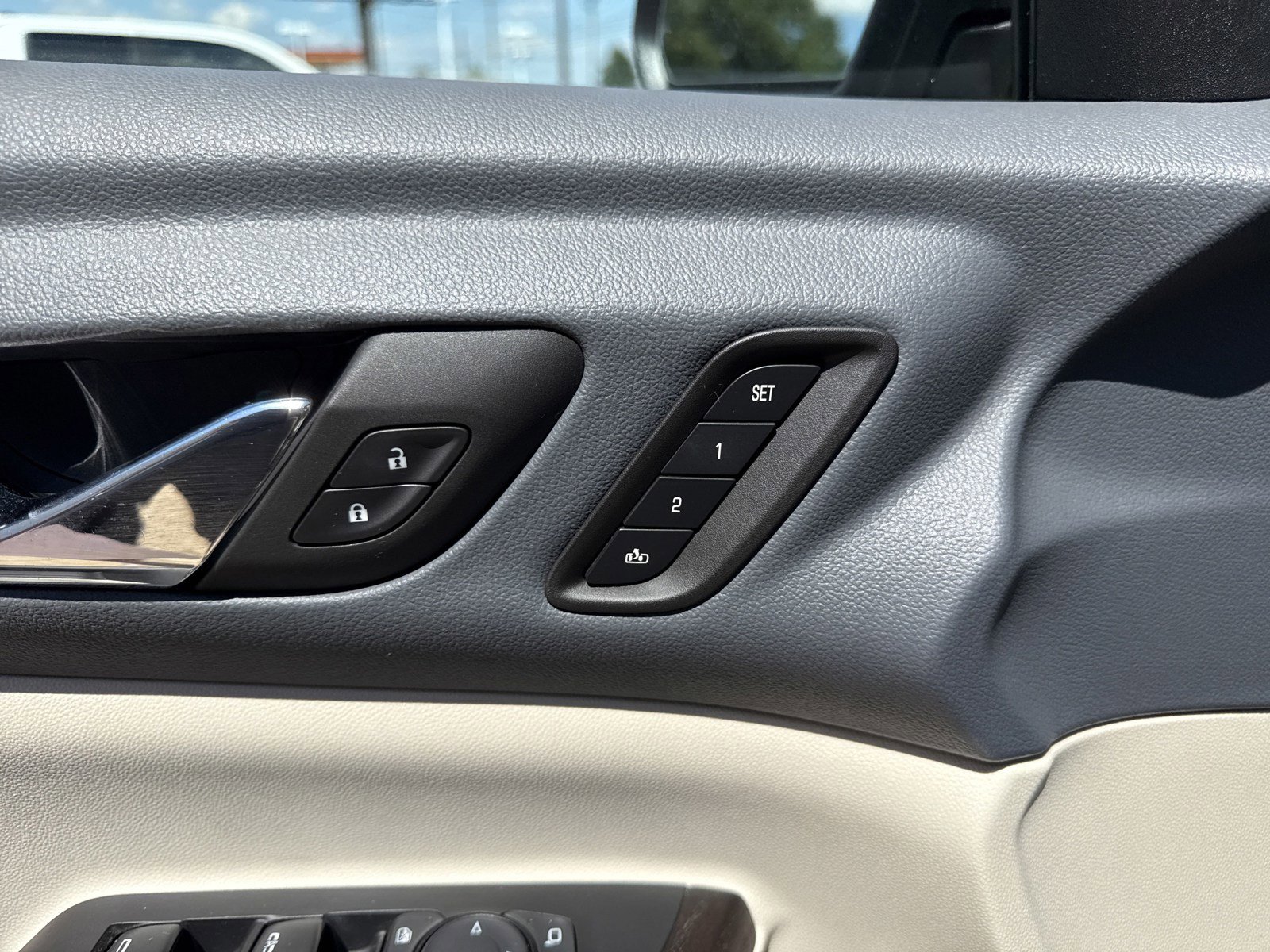 Used 2022 GMC Acadia Denali w/ Denali Technology Package image 13