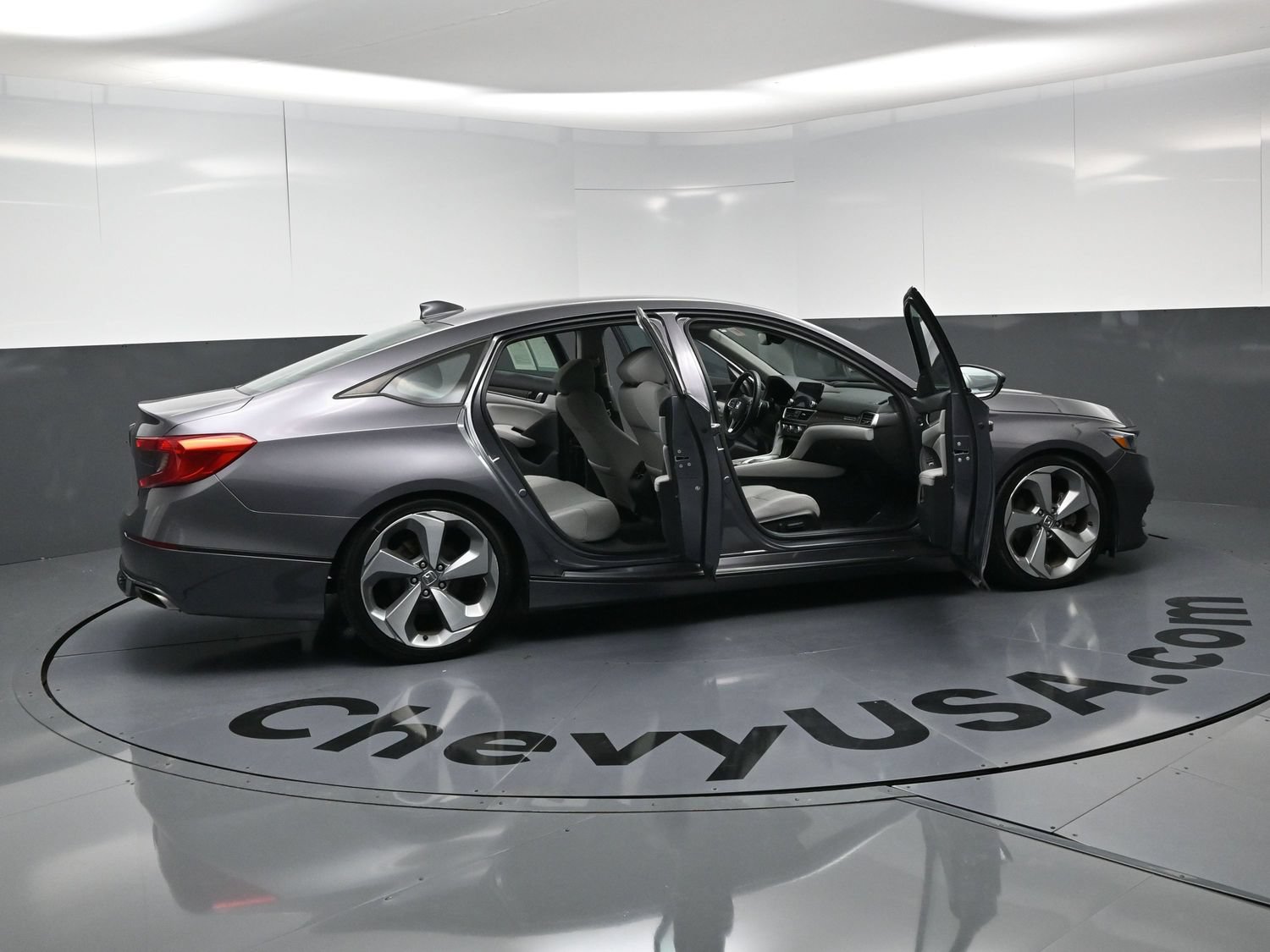 Used 2018 Honda Accord Touring image 23