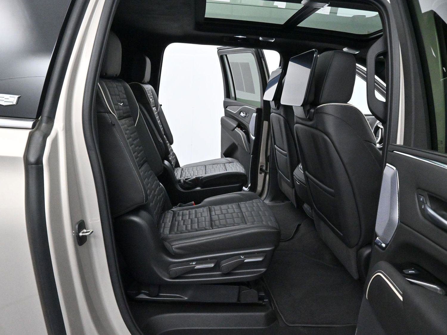 Certified 2024 Cadillac Escalade ESV Premium Luxury Platinum w/ Heavy-Duty Trailer Package image 38