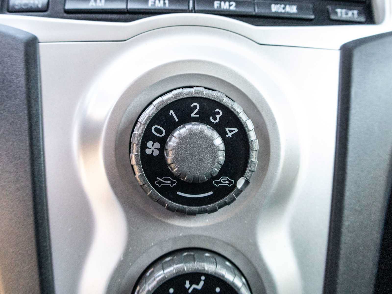 Used 2008 Toyota Yaris 2-Door Hatchback FWD image 31