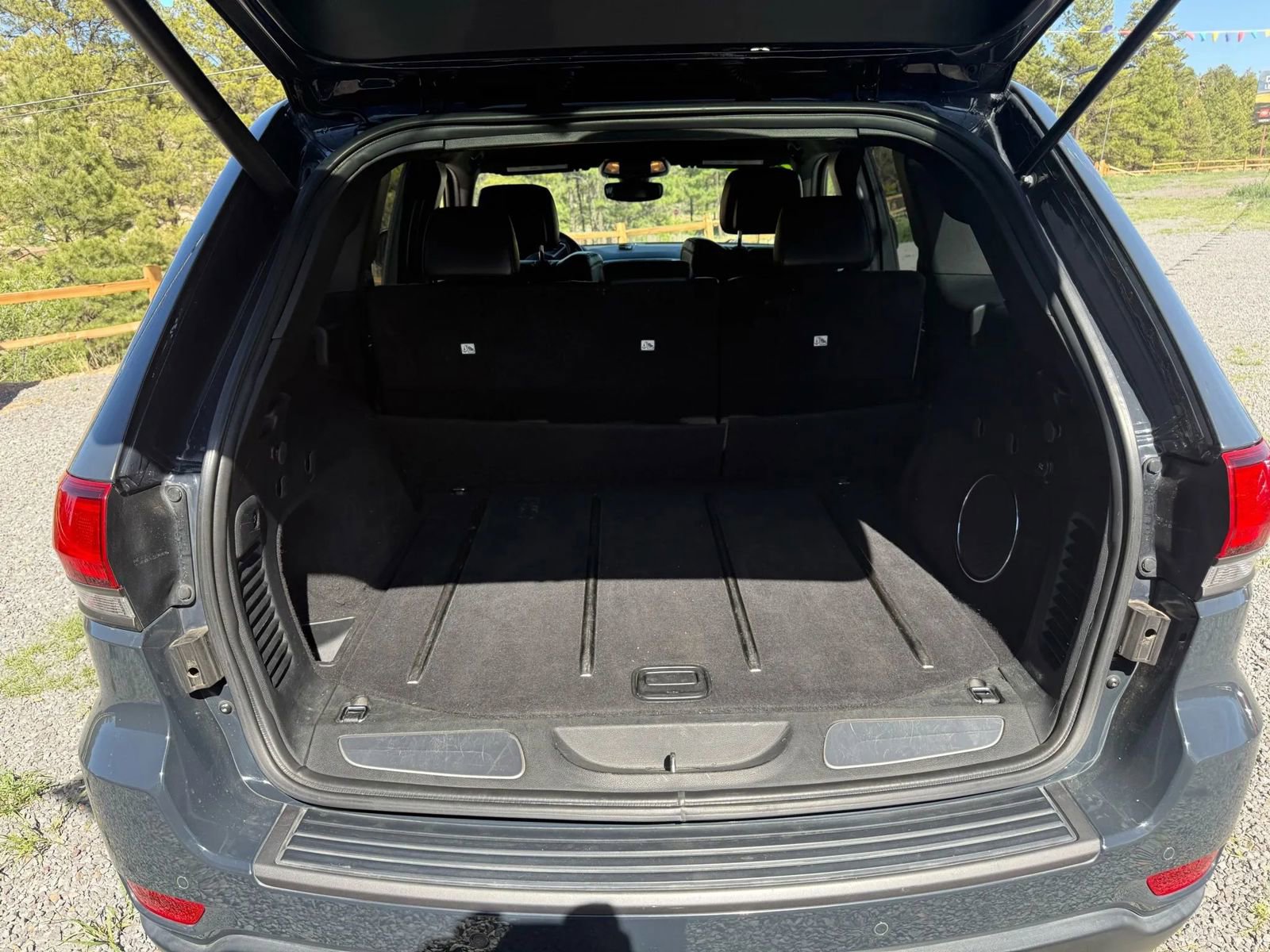 Used 2017 Jeep Grand Cherokee Trailhawk image 9