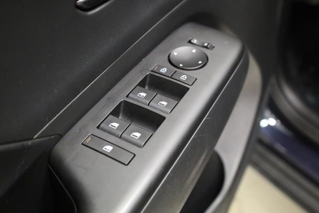 Used 2025 Hyundai Kona SEL image 13