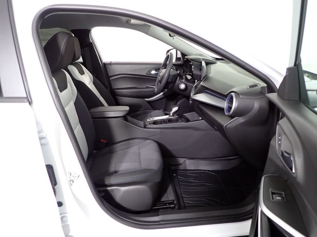 New 2026 Chevrolet Trax LS w/ LS Convenience Package FWD image 35