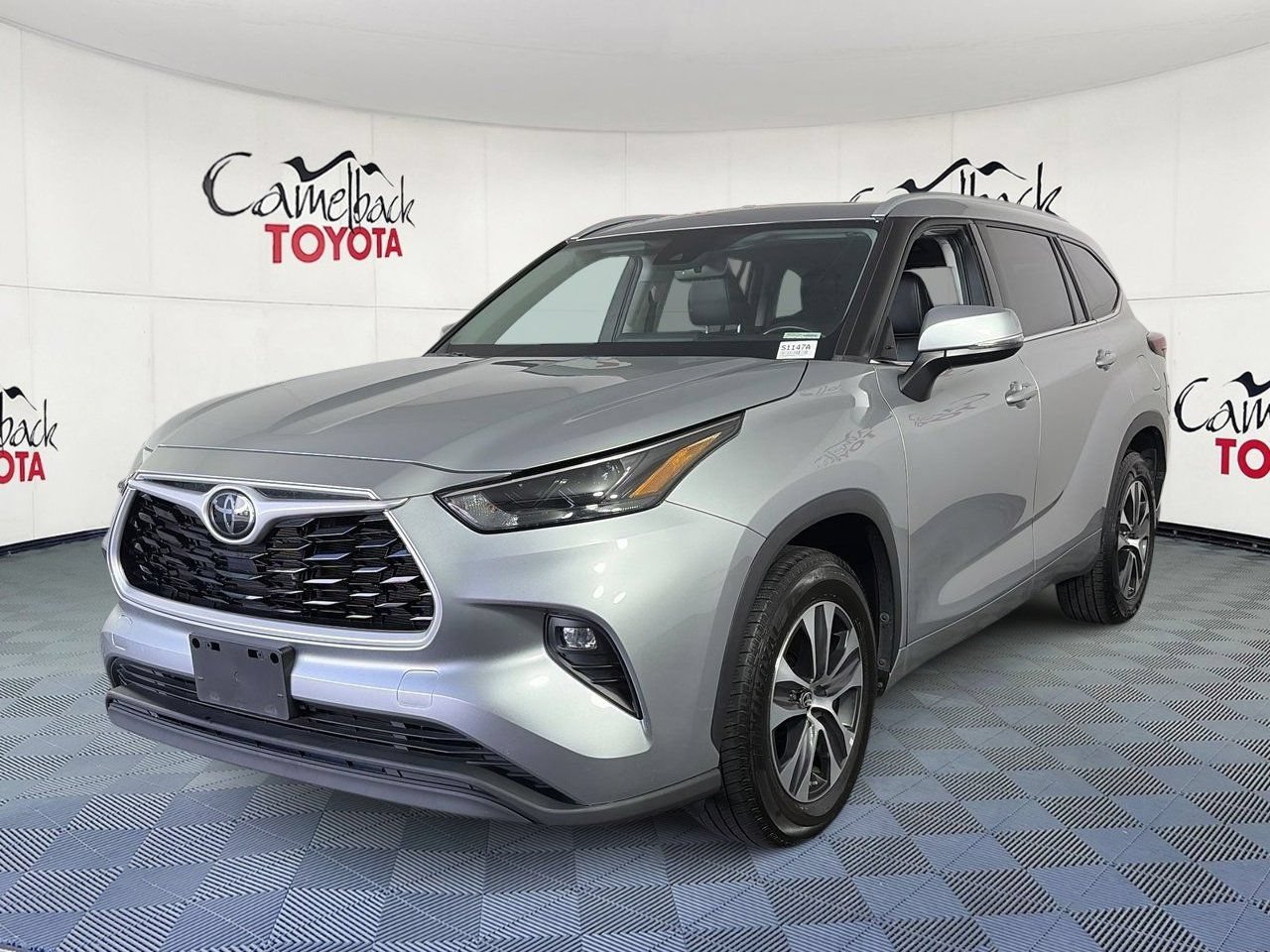 Used 2022 Toyota Highlander XLE FWD image 4