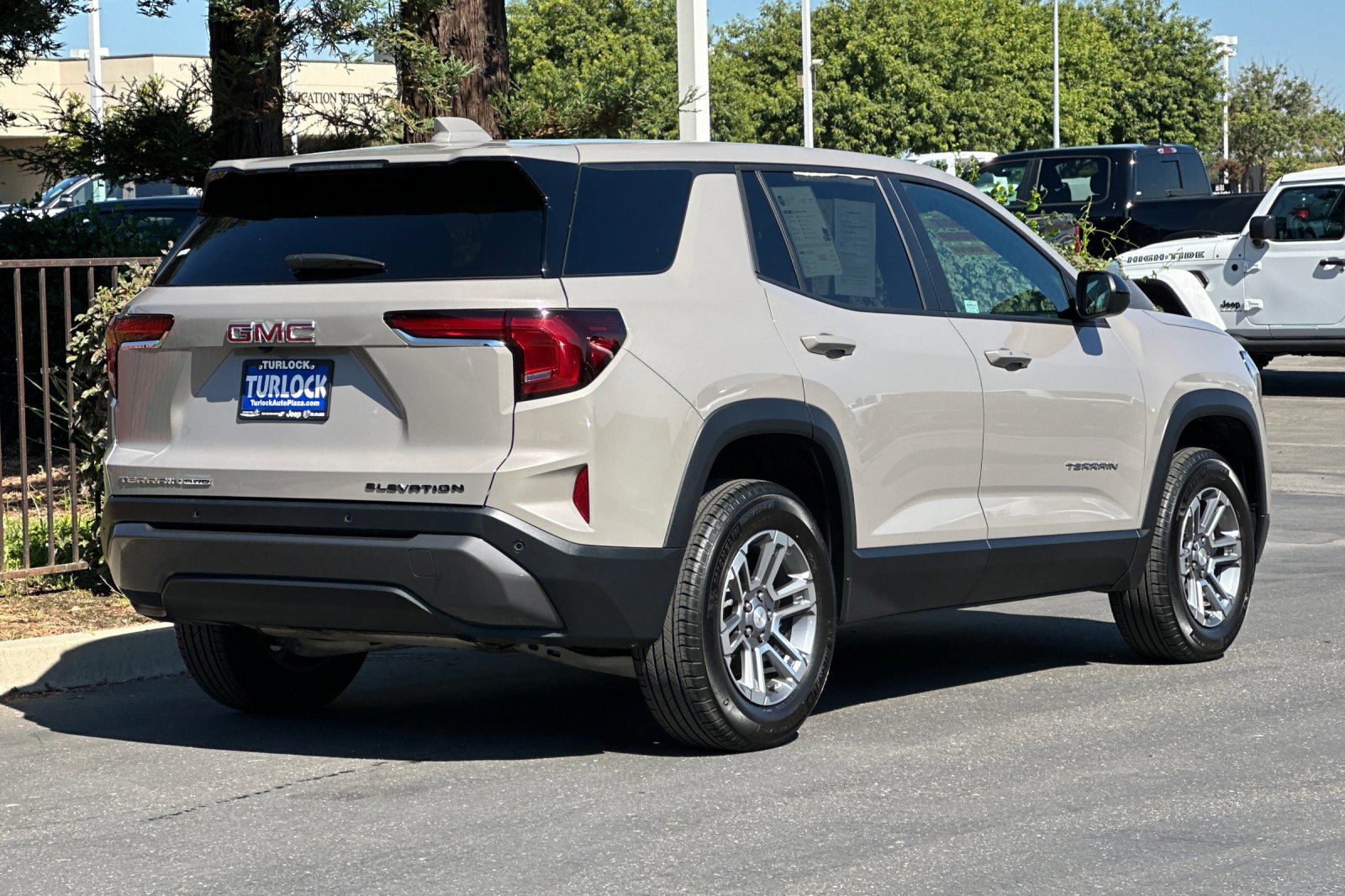 Used 2025 GMC Terrain Elevation image 4