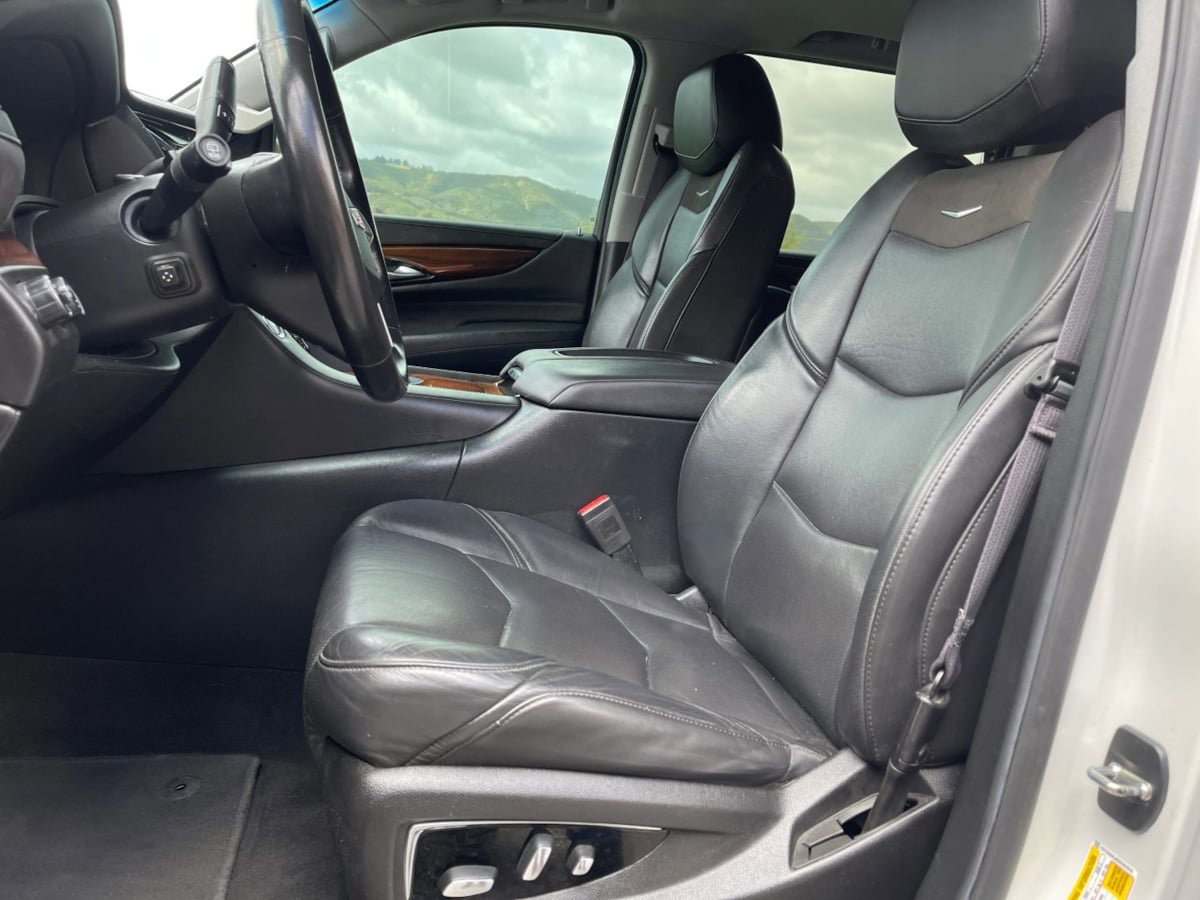 Used 2017 Cadillac Escalade ESV Luxury AWD/4WD image 18