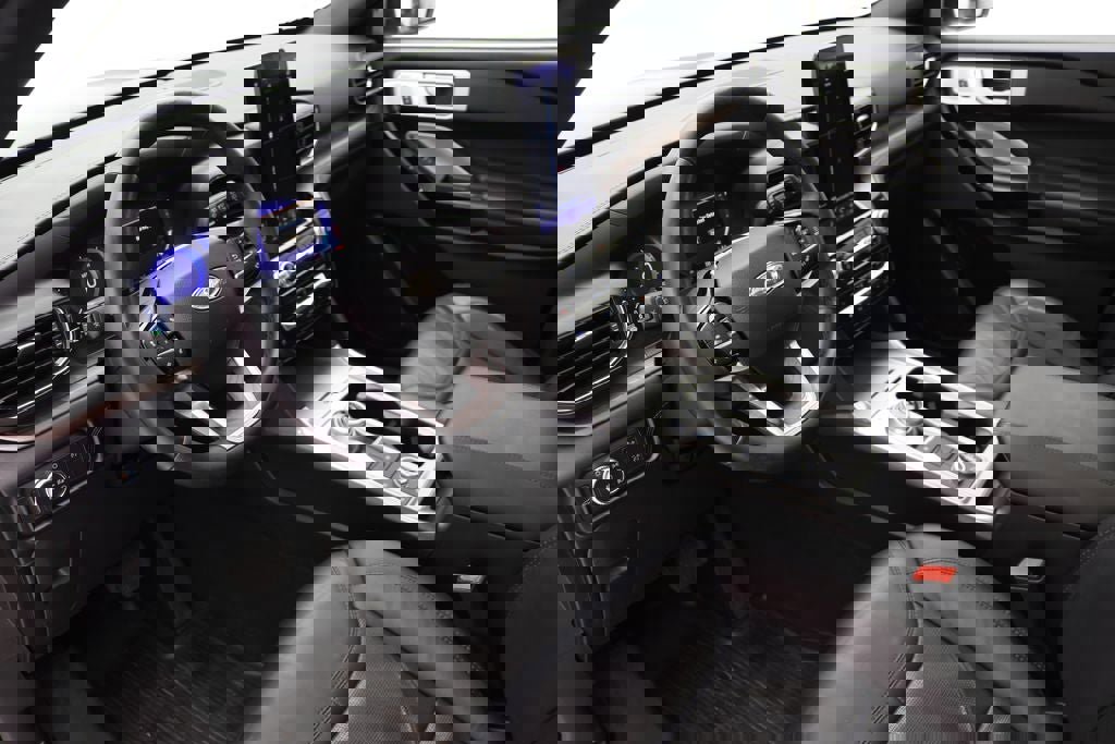 Used 2022 Ford Explorer Platinum w/ Equipment Group 601A image 16