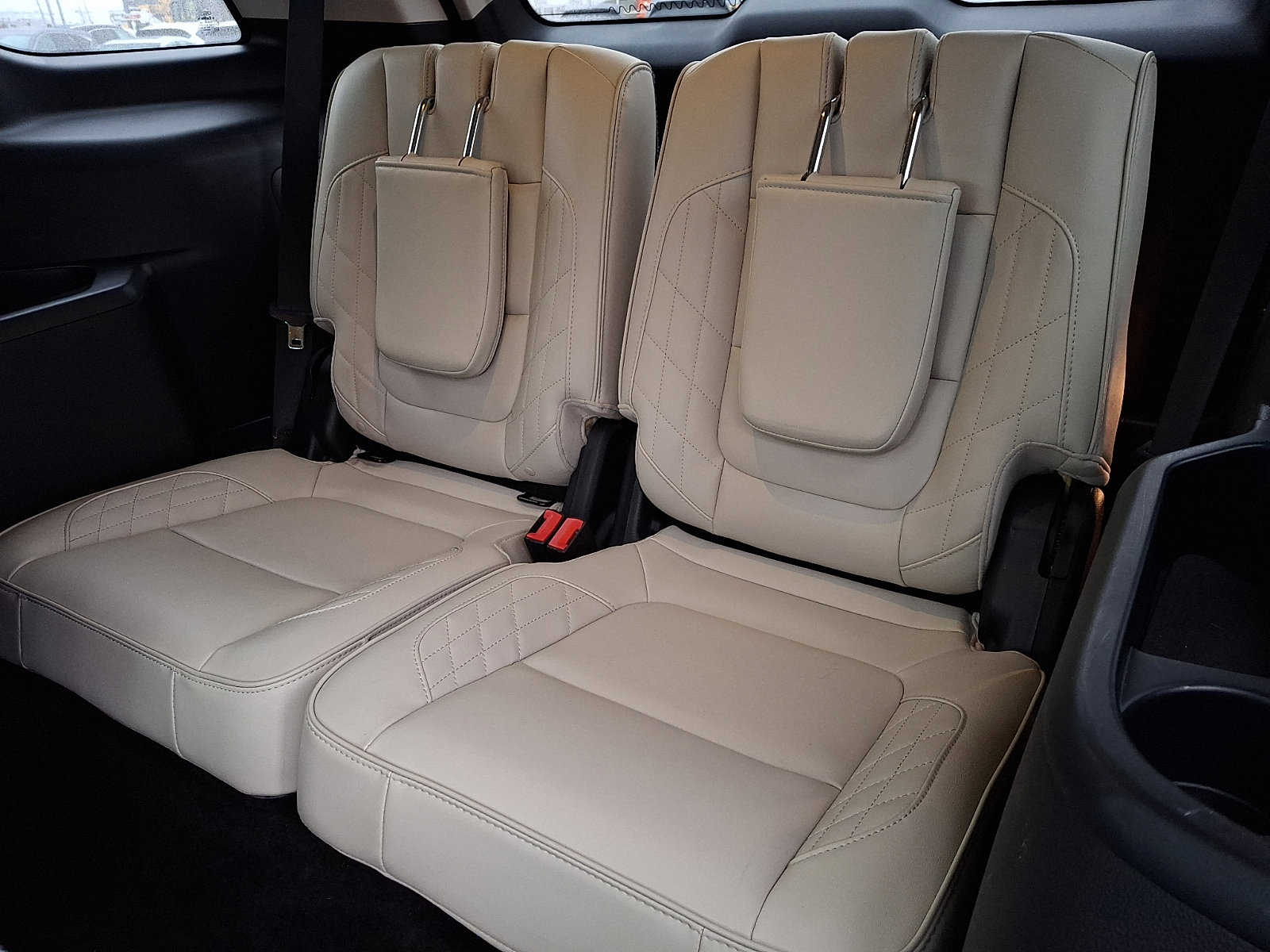 Used 2016 Ford Explorer Platinum image 11