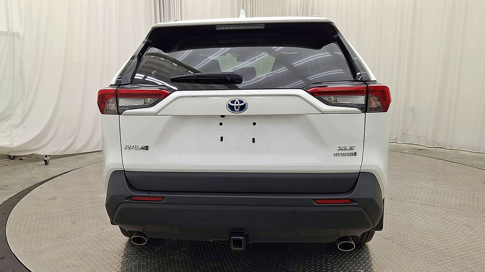 Certified 2022 Toyota RAV4 XLE w/ Convenience Package AWD/4WD image 4