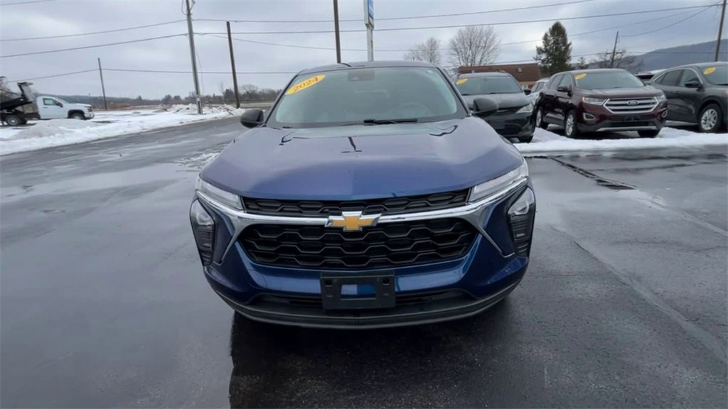 Certified 2024 Chevrolet Trax LS w/ Driver Confidence Package image 3