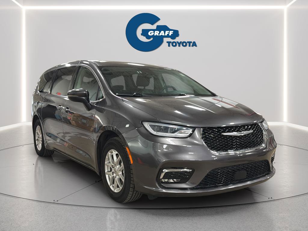 Used 2023 Chrysler Pacifica Touring-L image 11