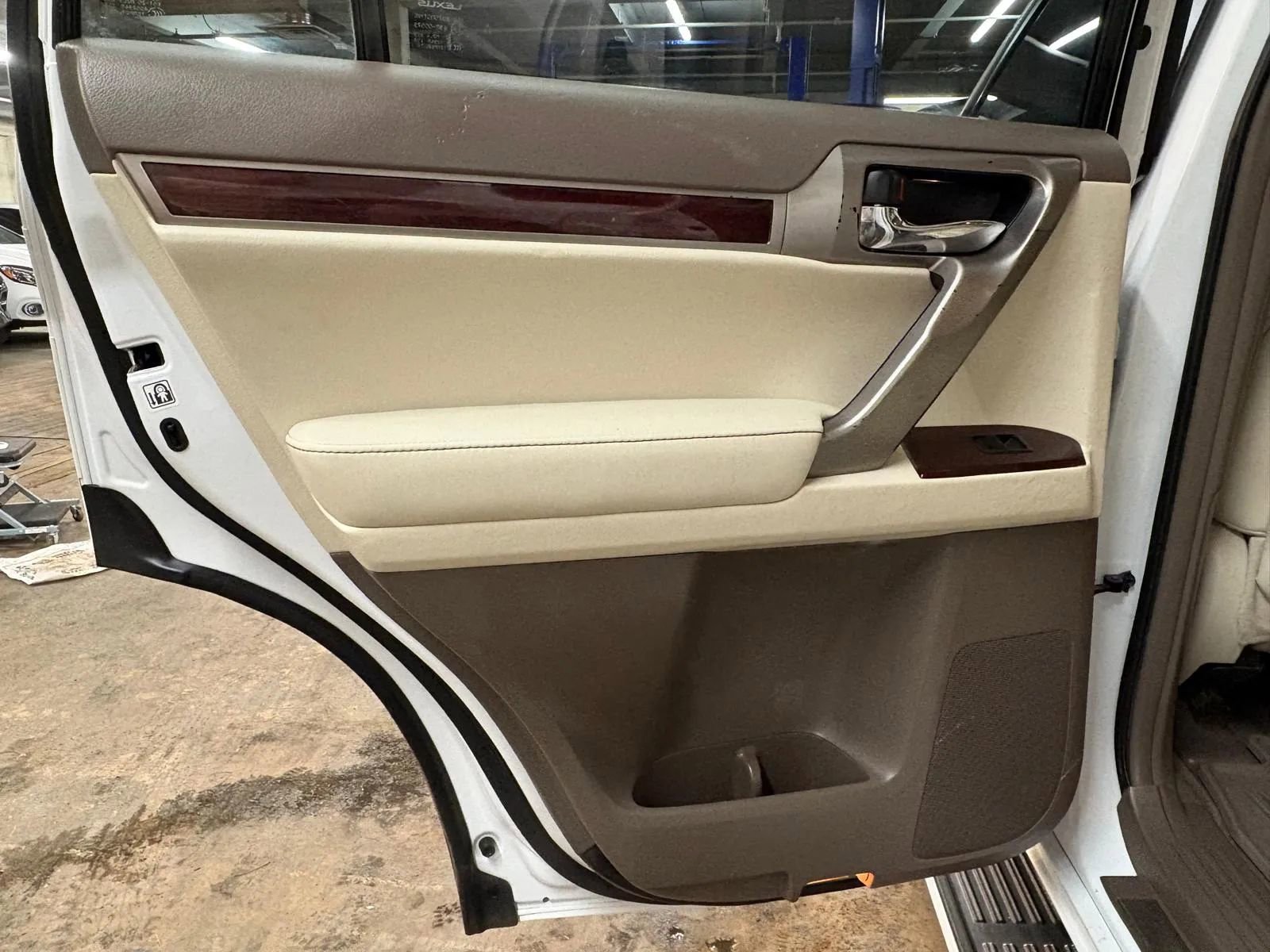 Used 2016 Lexus GX 460 w/ Premium Package image 33