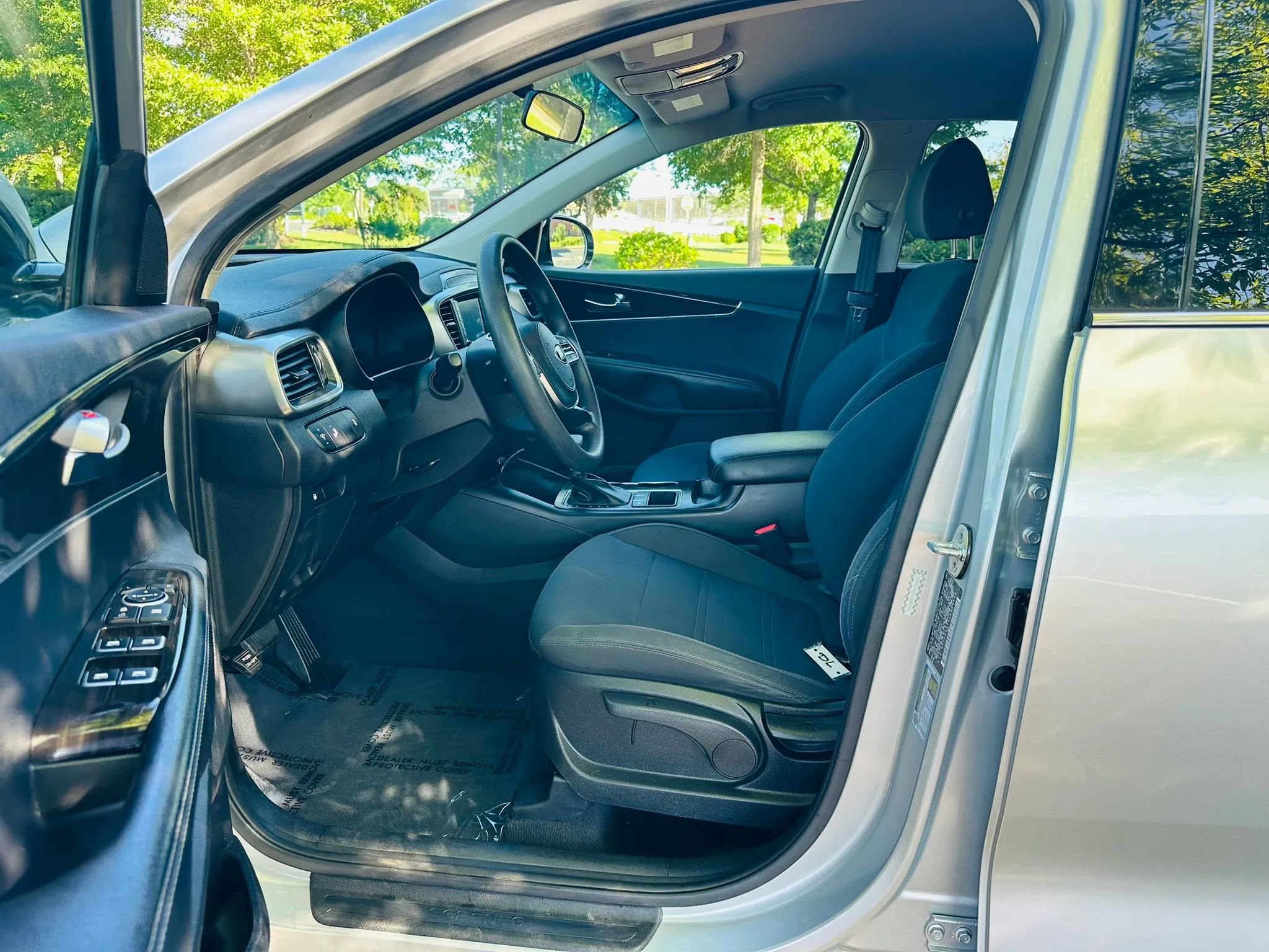 Used 2020 Kia Sorento LX FWD image 7