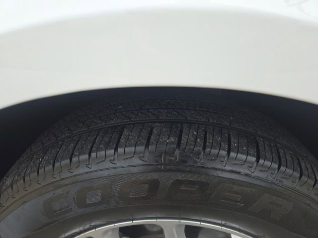 Used 2023 Chrysler Voyager LX image 42