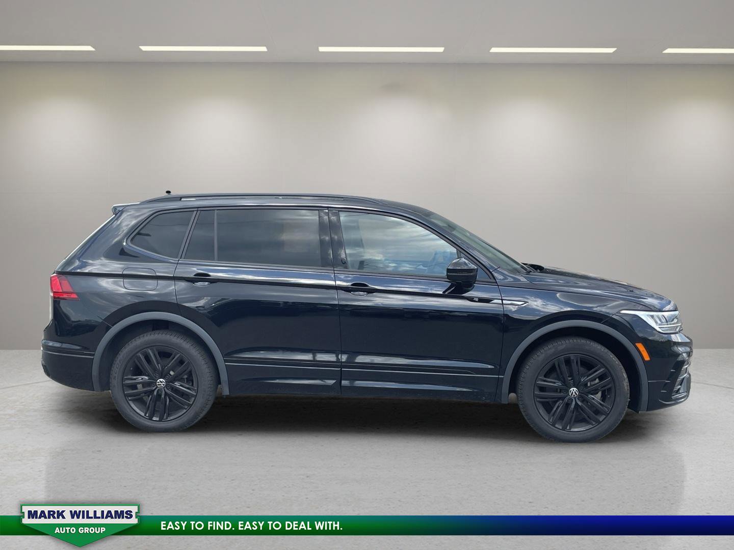 Used 2022 Volkswagen Tiguan SE R-Line image 3