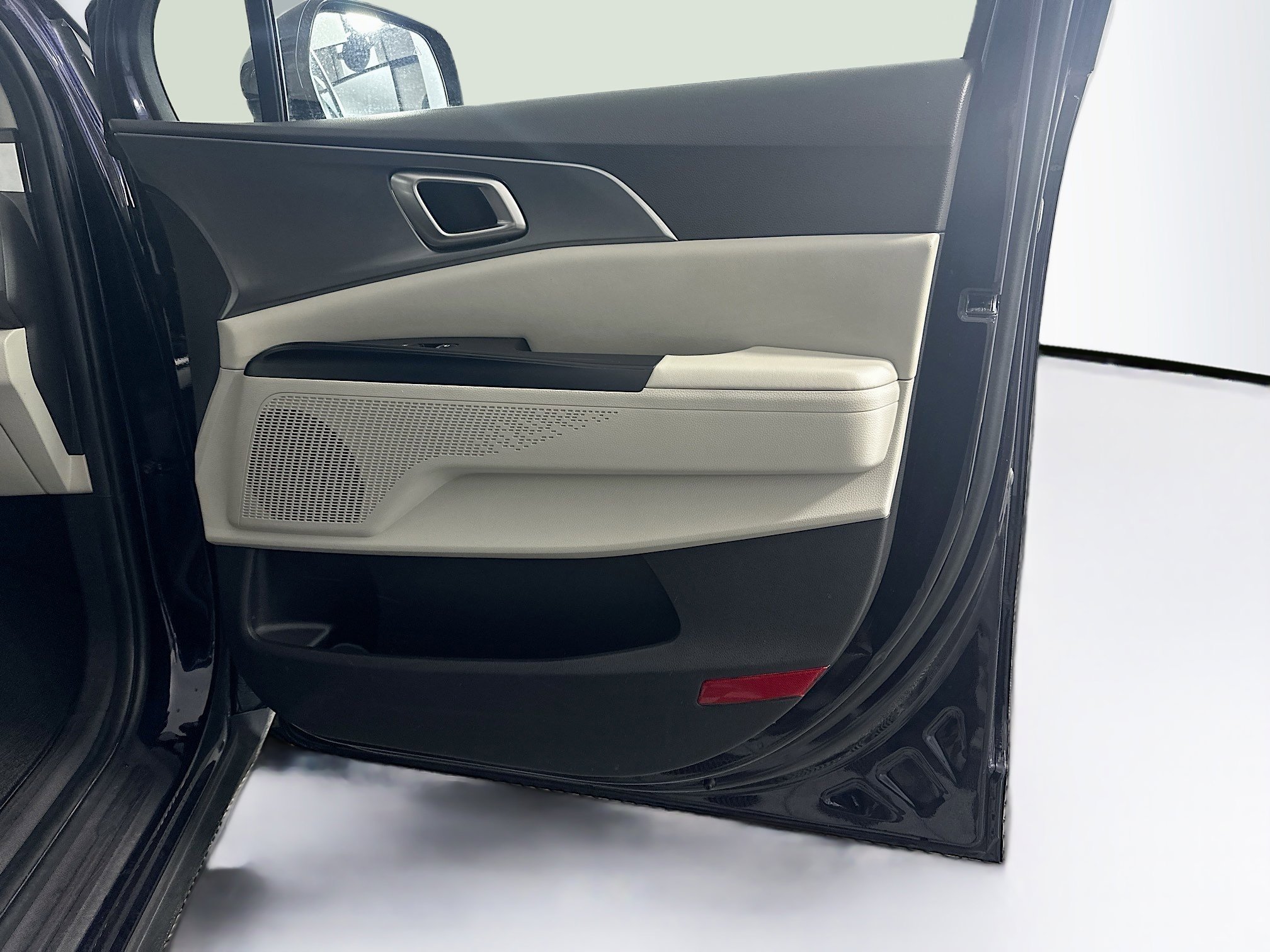 Used 2024 Kia Carnival LX image 31