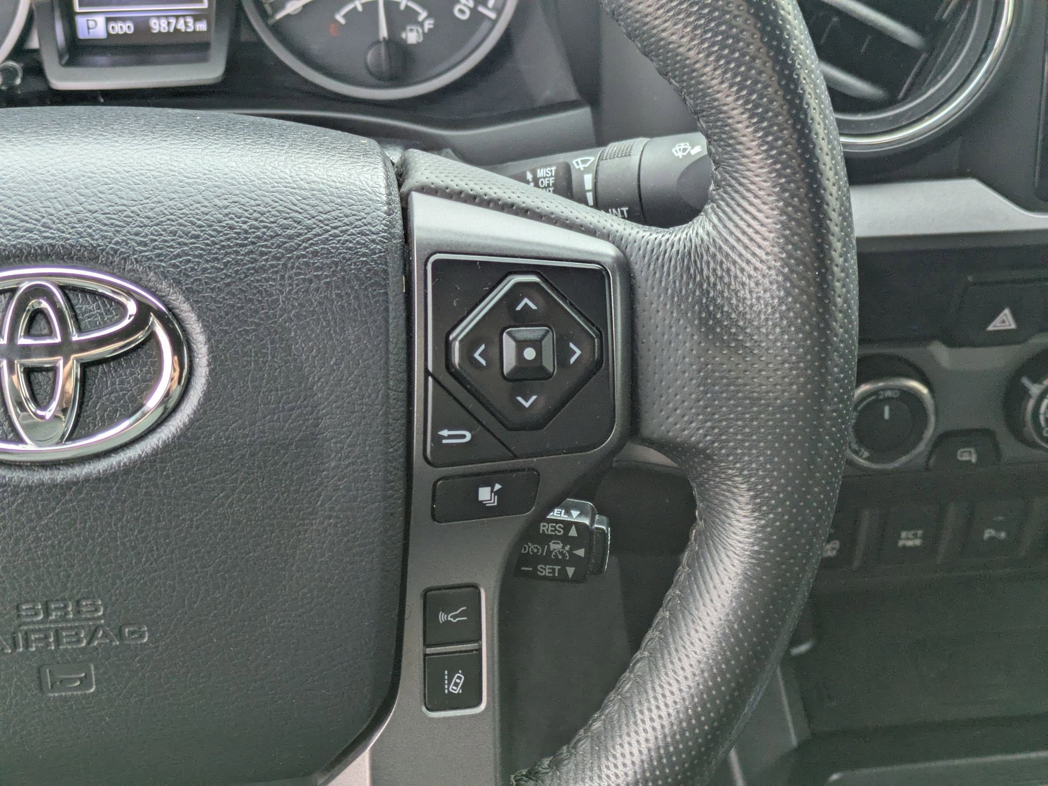 Used 2018 Toyota Tacoma TRD Sport w/ Technology Package image 20