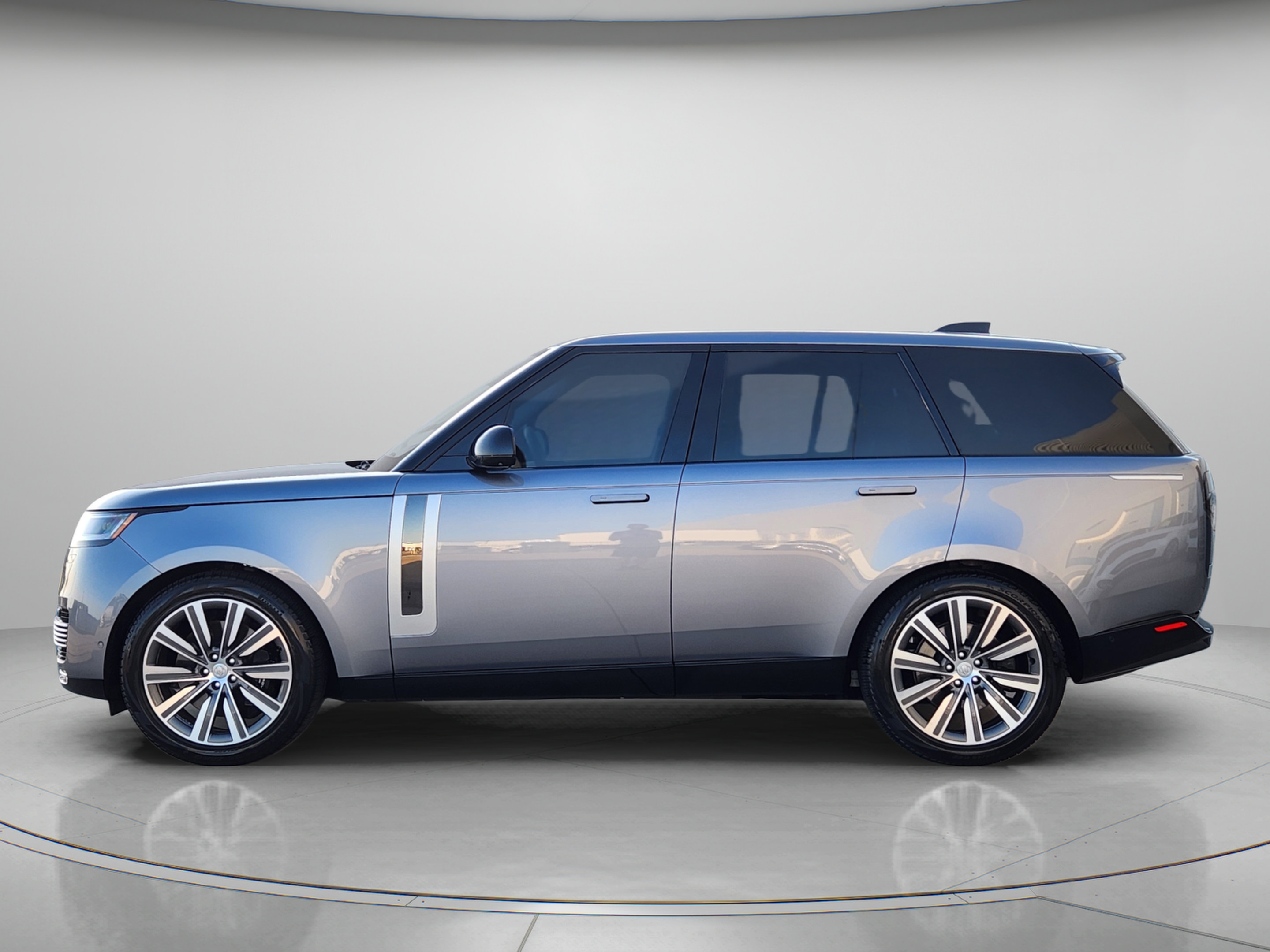 Certified 2023 Land Rover Range Rover SV AWD/4WD image 2