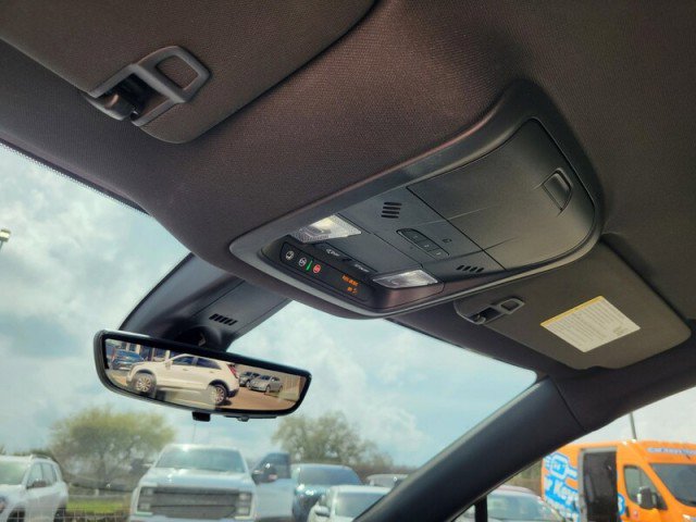 Used 2022 Buick Enclave Essence w/ Sport Touring Edition image 19