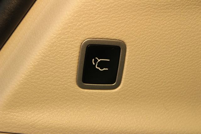 Used 2024 Chrysler Pacifica Touring-L FWD image 17
