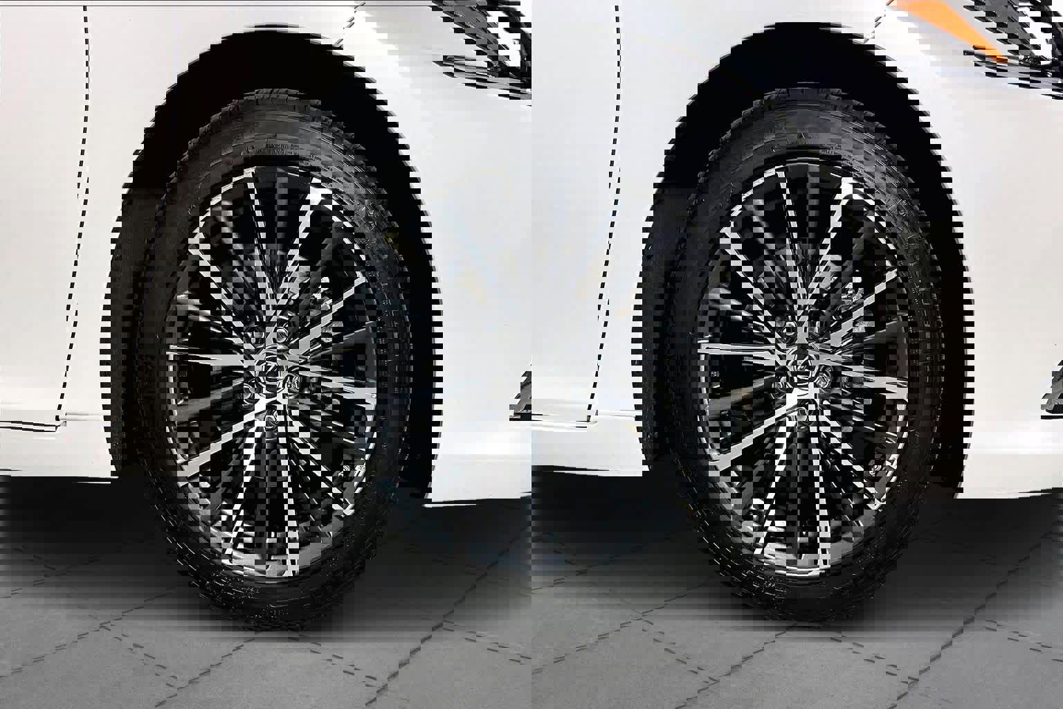 Used 2025 Lexus ES 350 image 10