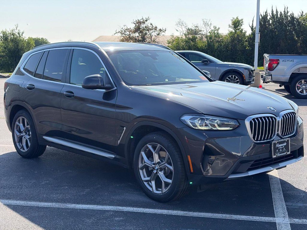 Used 2023 BMW X3 xDrive30i w/ Premium Package AWD/4WD image 3