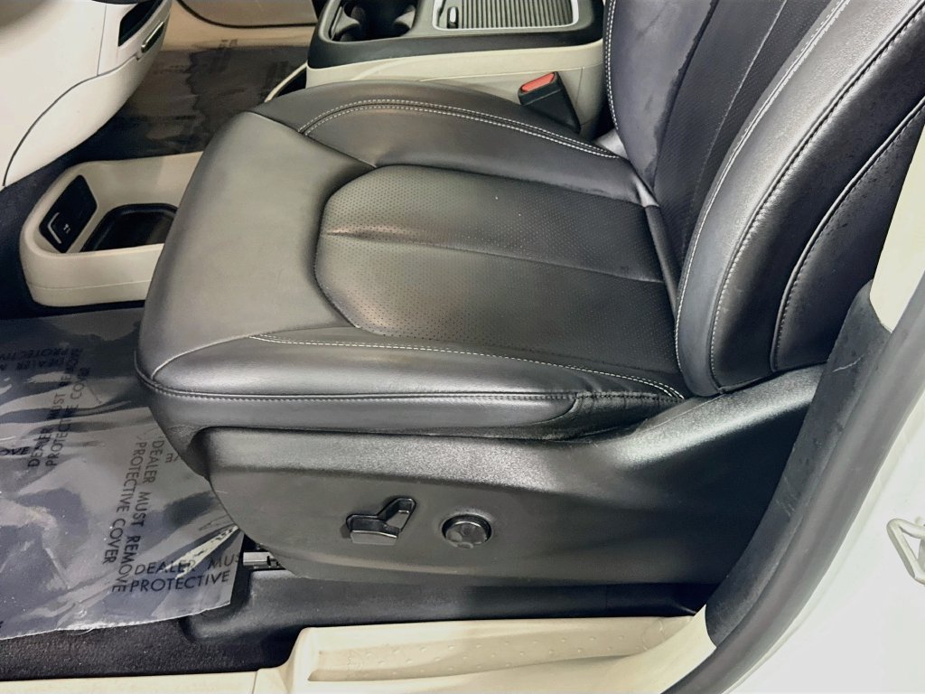 Used 2024 Chrysler Pacifica Touring-L FWD image 23