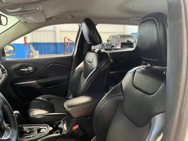 Used 2019 Jeep Cherokee Latitude Plus FWD image 23