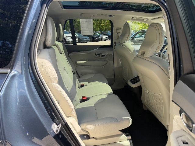 Used 2022 Volvo XC90 T5 Momentum w/ Climate Package FWD image 18