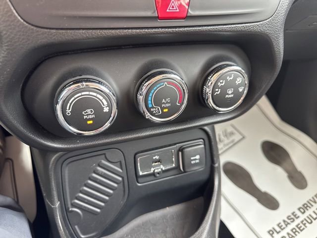 Used 2017 Jeep Renegade Sport w/ Power & Air Group image 19