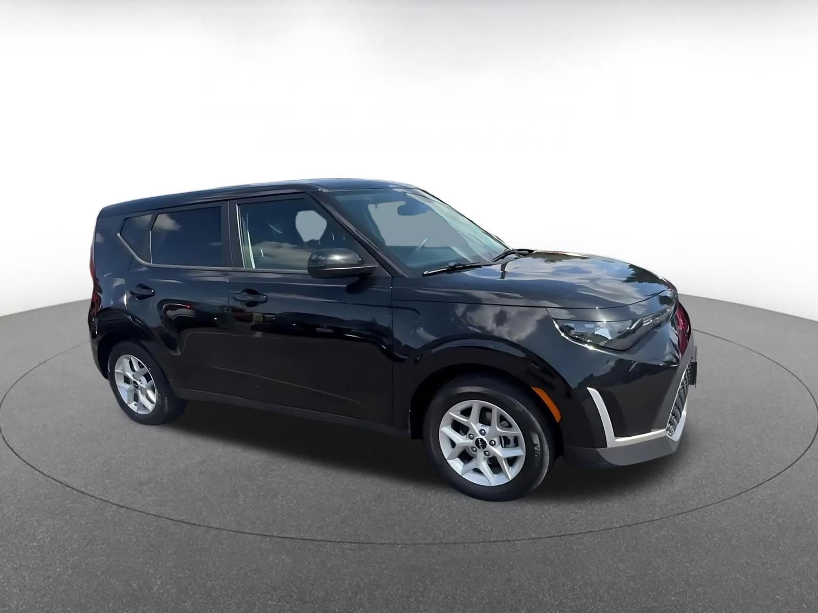 Used 2025 Kia Soul LX w/ LX Technology Package FWD video 2