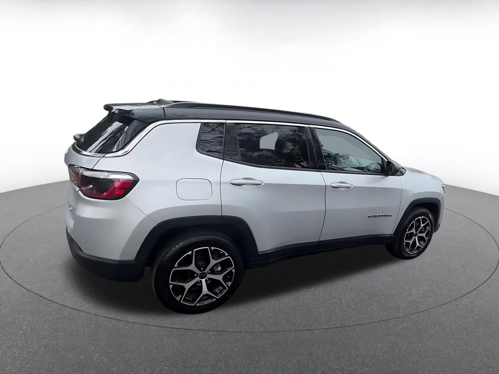 Used 2025 Jeep Compass Limited image 15