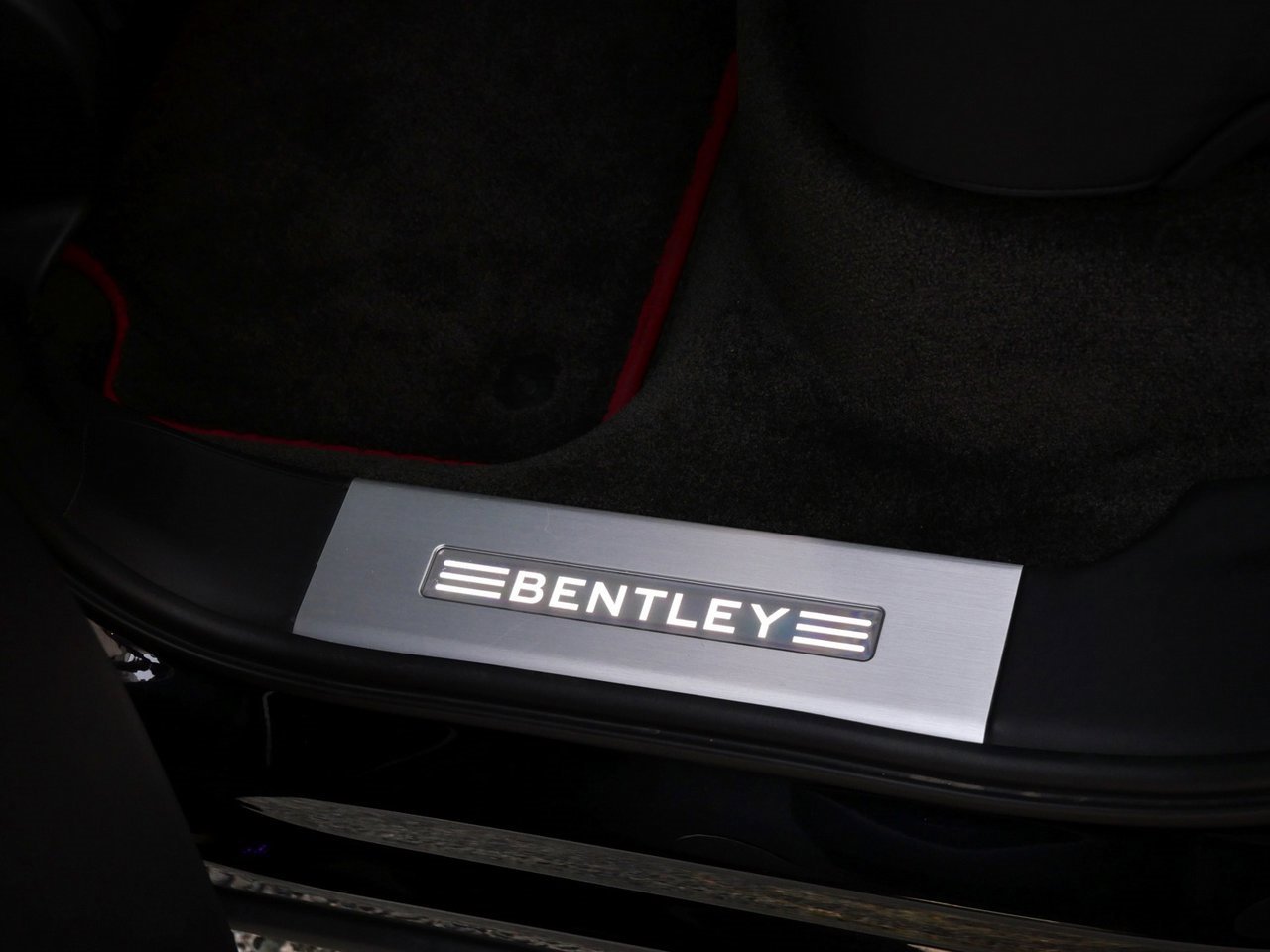 Used 2020 Bentley Bentayga image 17