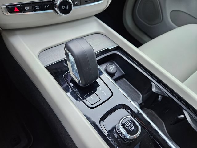 Certified 2025 Volvo XC60 T8 Plus w/ Protection Package Premier AWD/4WD image 27