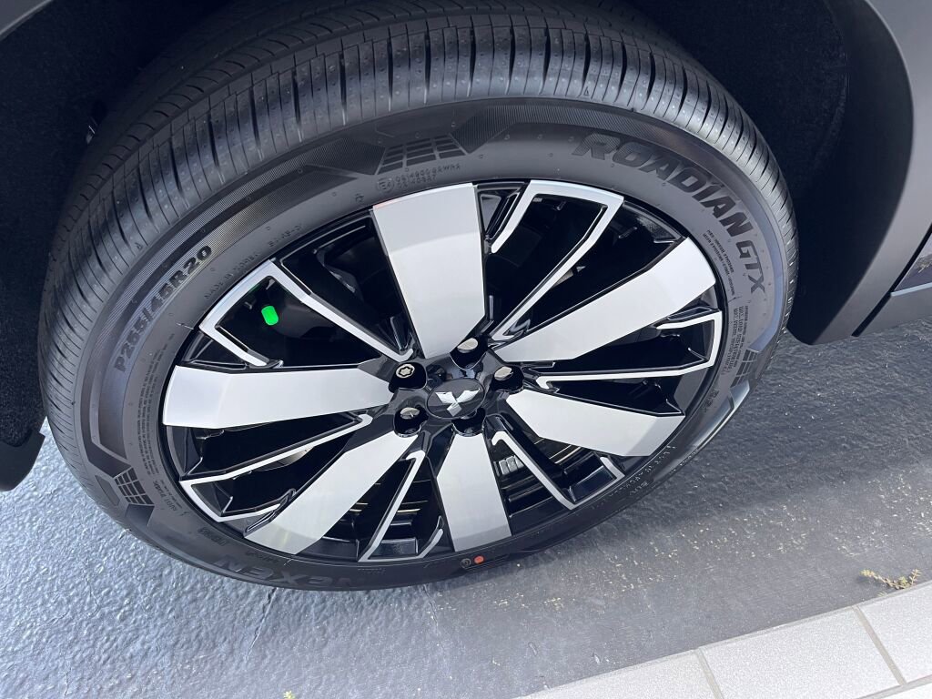 New 2025 Mitsubishi Outlander SE image 27