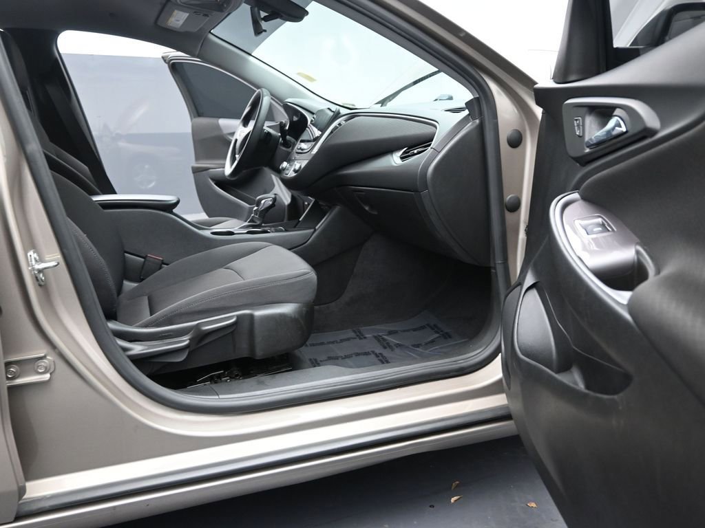 Used 2022 Chevrolet Malibu LS FWD image 17