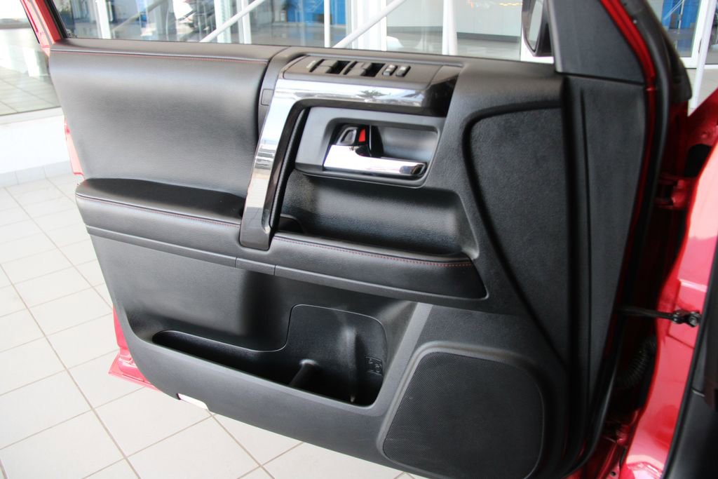 Used 2021 Toyota 4Runner Venture w/ Moonroof Package image 14