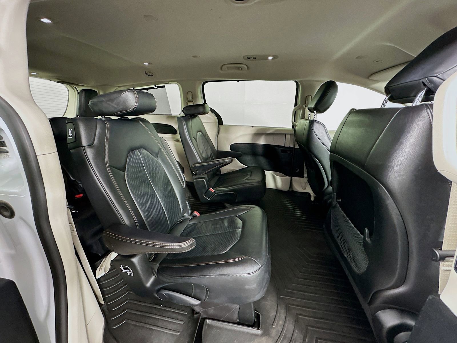 Used 2019 Chrysler Pacifica Touring-L image 27