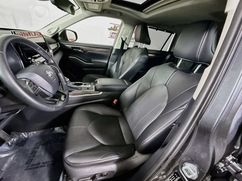 Certified 2021 Toyota Highlander Limited AWD/4WD image 28