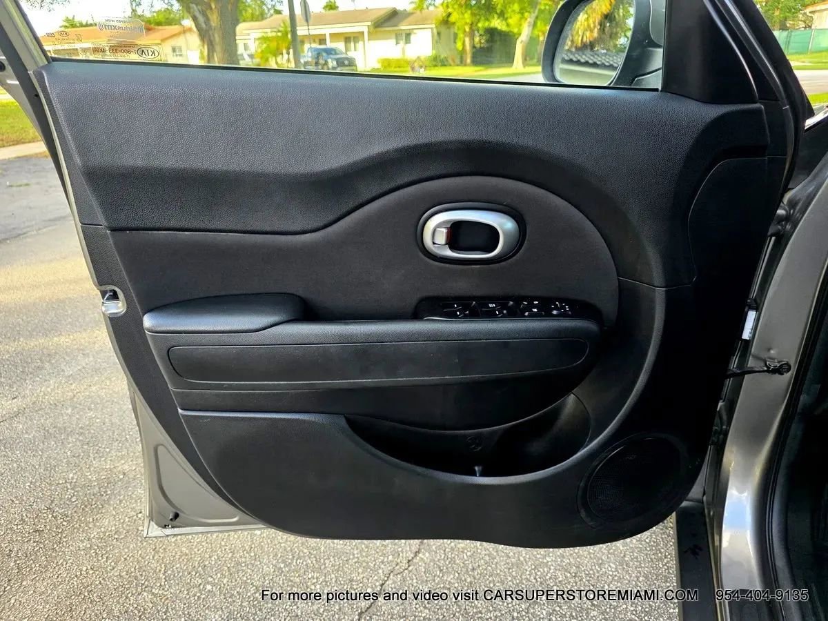 Used 2015 Kia Soul EV FWD image 20