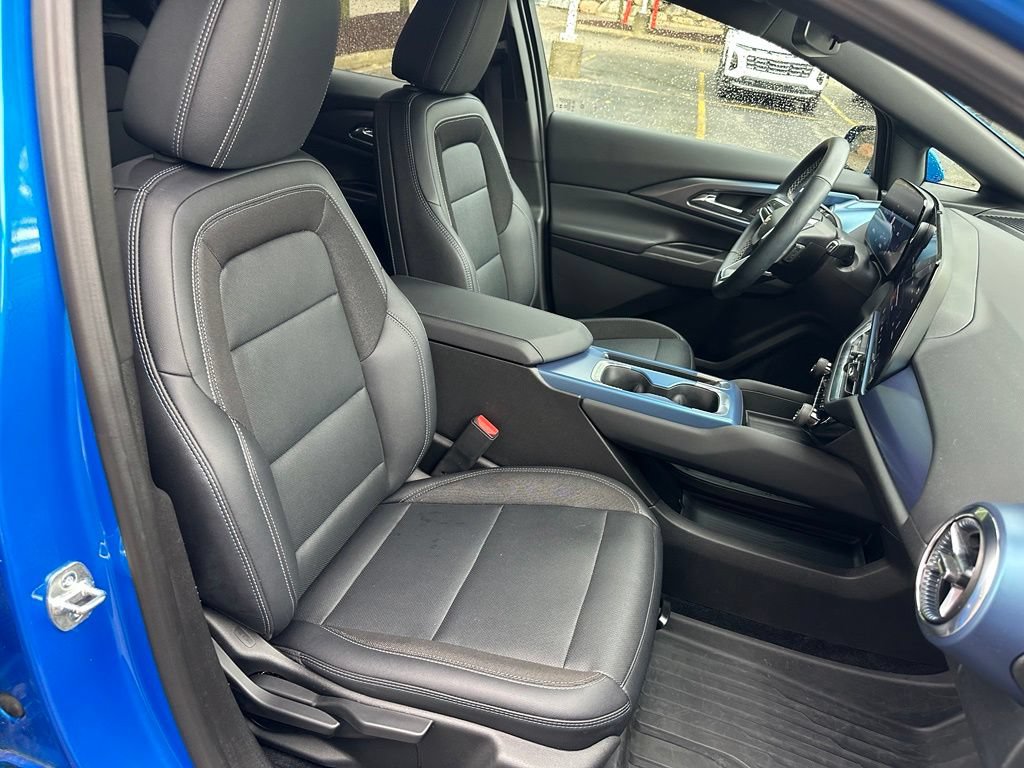 Used 2025 Chevrolet Equinox EV LT w/ Convenience Package FWD image 29