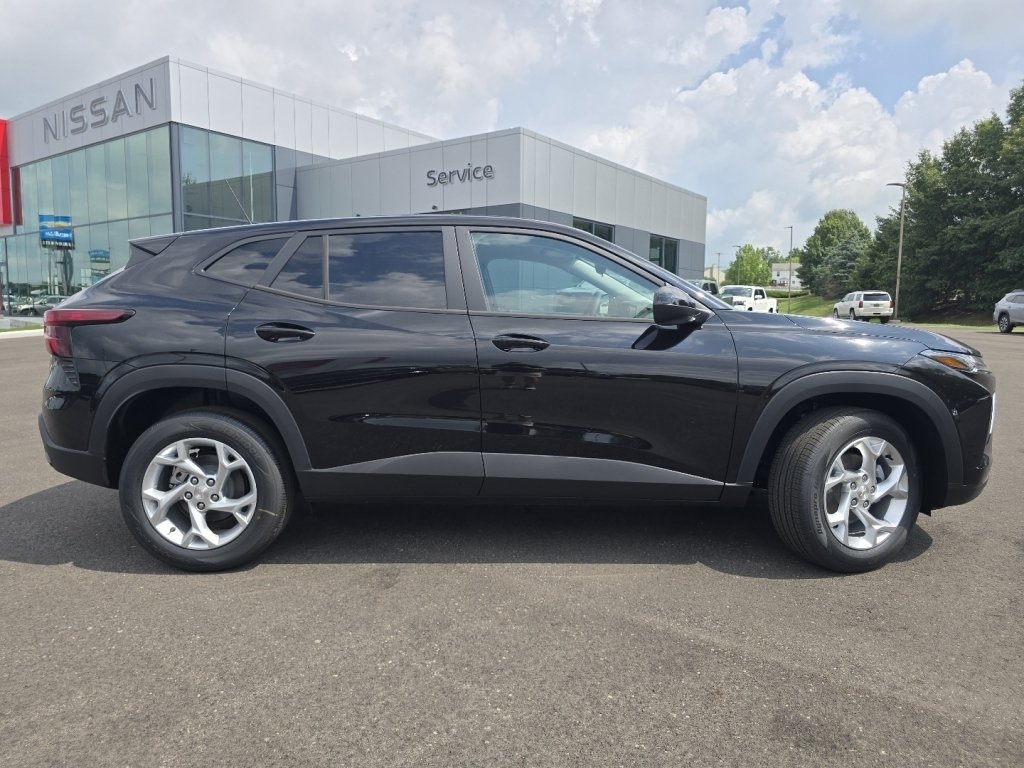 New 2026 Chevrolet Trax LS w/ LS Convenience Package FWD image 14