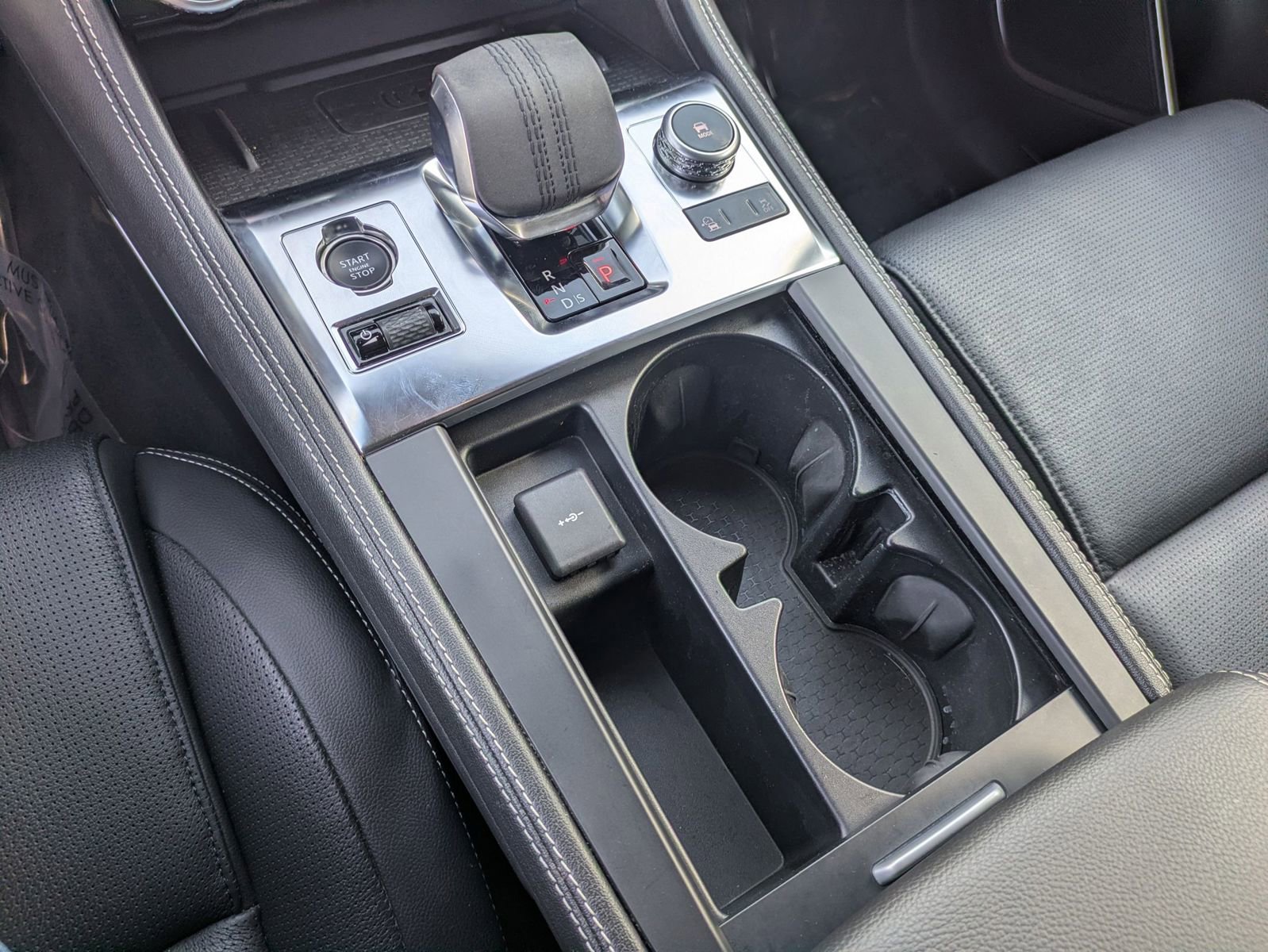 Used 2024 Jaguar F-PACE R-Dynamic S image 17