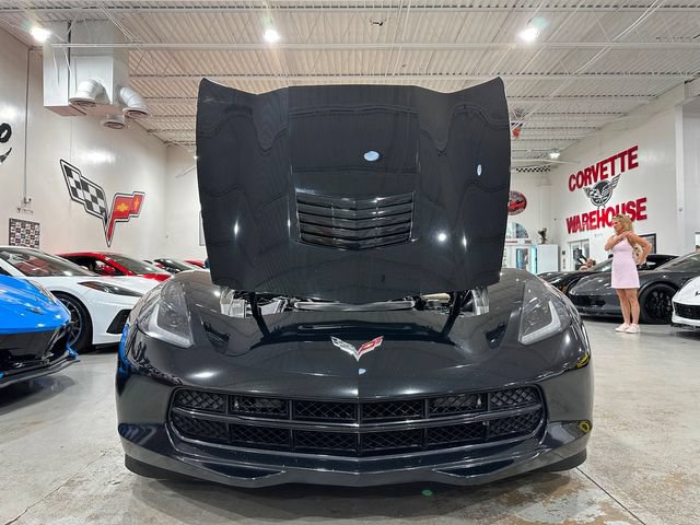 Used 2018 Chevrolet Corvette Stingray Convertible w/ Carbon Flash Badge Package RWD image 25