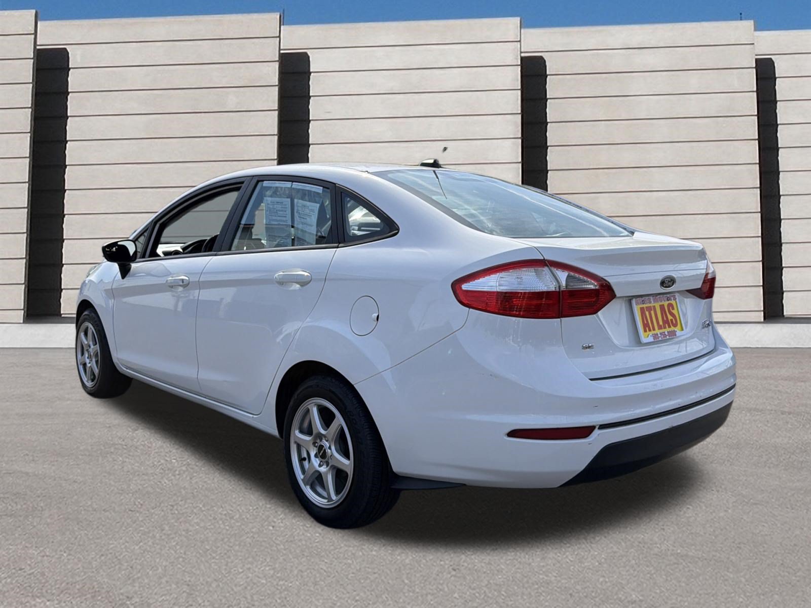 Used 2016 Ford Fiesta SE FWD image 3