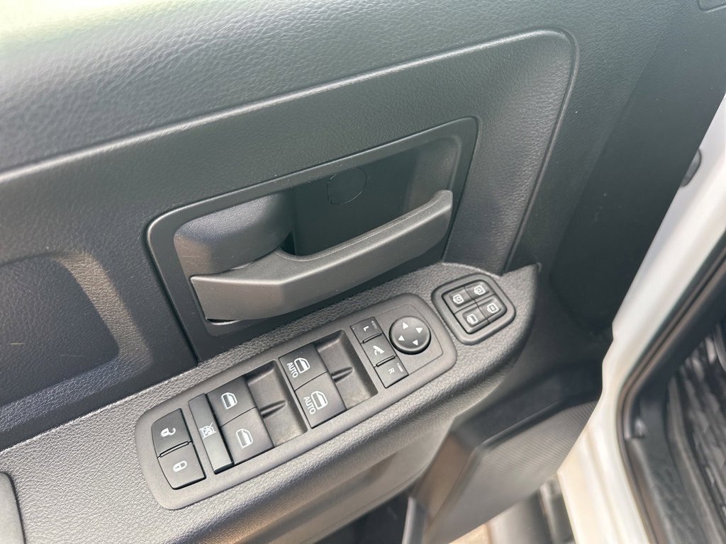 Used 2024 RAM 2500 Tradesman w/ Chrome Appearance Group image 17