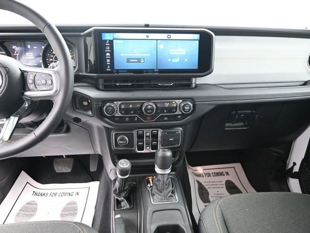 Used 2025 Jeep Wrangler Sahara image 15