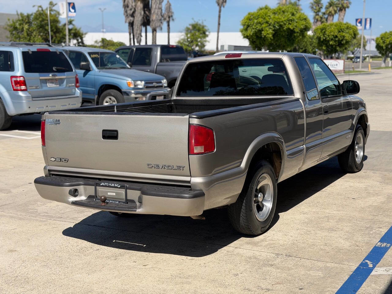 Used 2000 Chevrolet S10 Pickup LS w/ Preferred Equipment Group RWD image 10