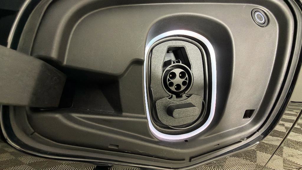 Certified 2025 Cadillac Optiq Luxury 2 w/ LPO, Floor Liner Package AWD/4WD image 43